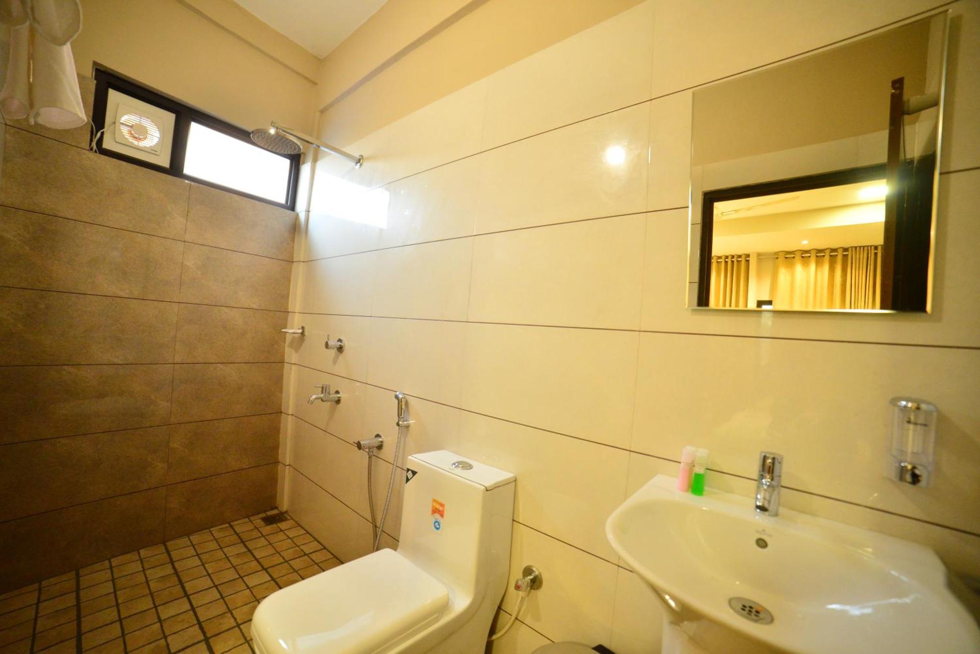 Hotel Priya Kottakkal 외부 사진