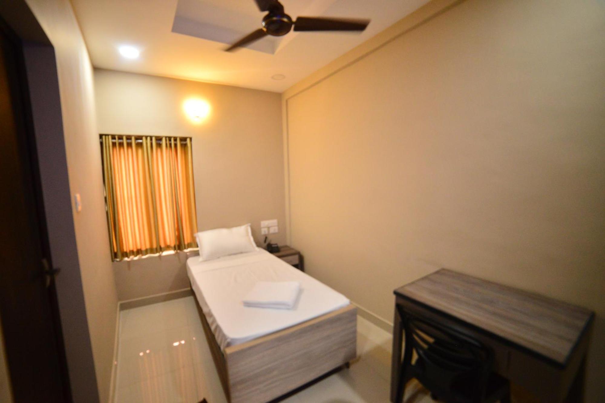 Hotel Priya Kottakkal 외부 사진