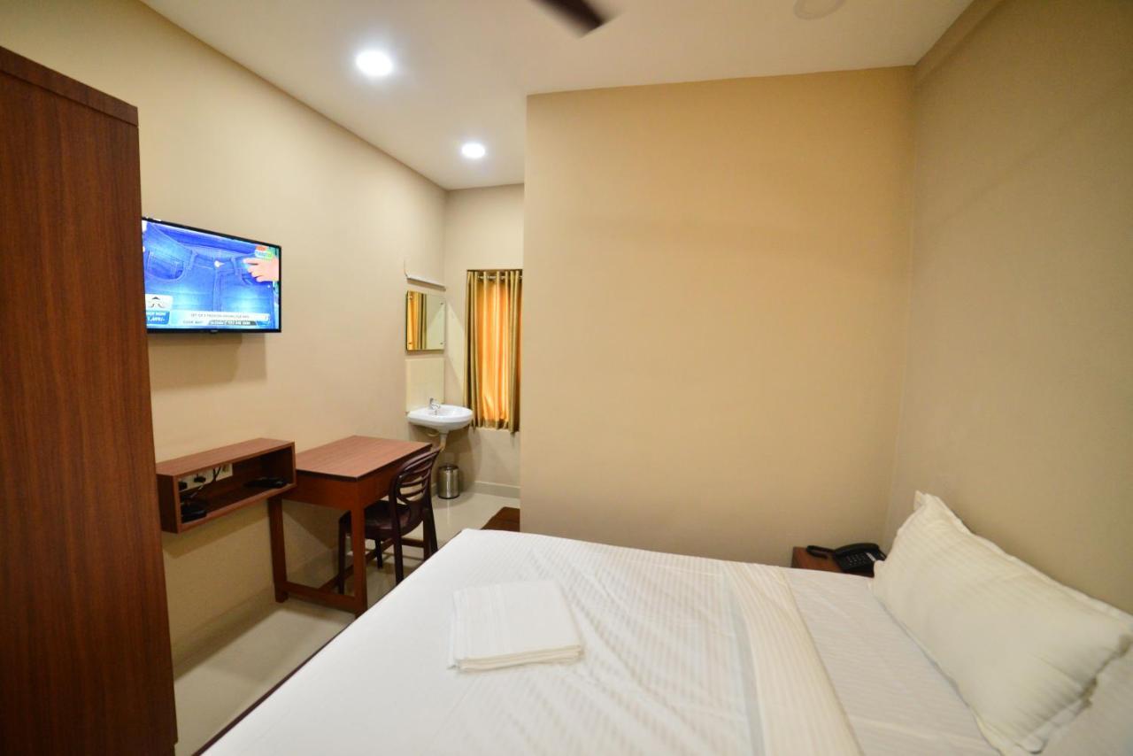 Hotel Priya Kottakkal 외부 사진