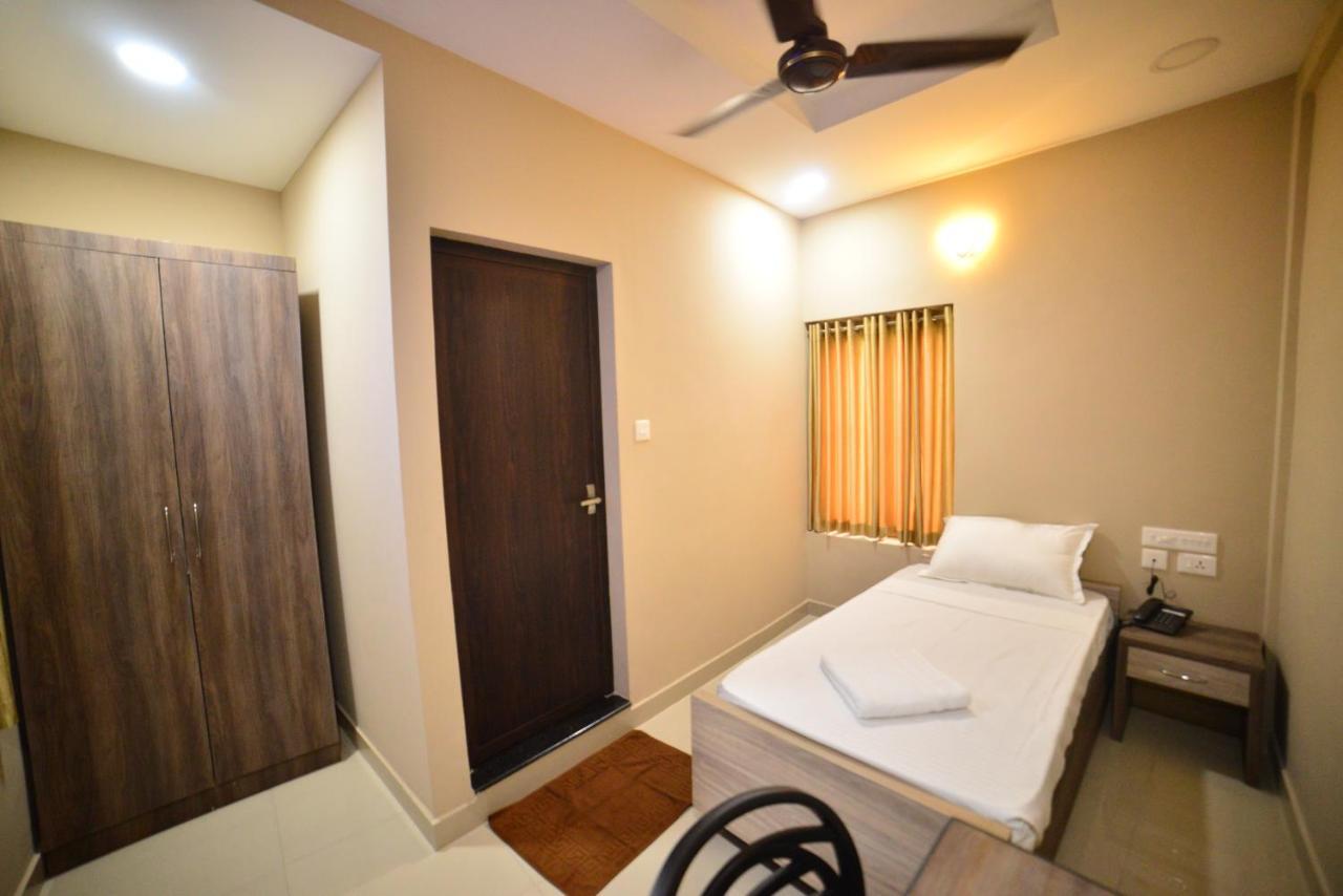 Hotel Priya Kottakkal 외부 사진