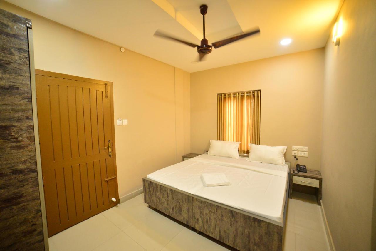 Hotel Priya Kottakkal 외부 사진
