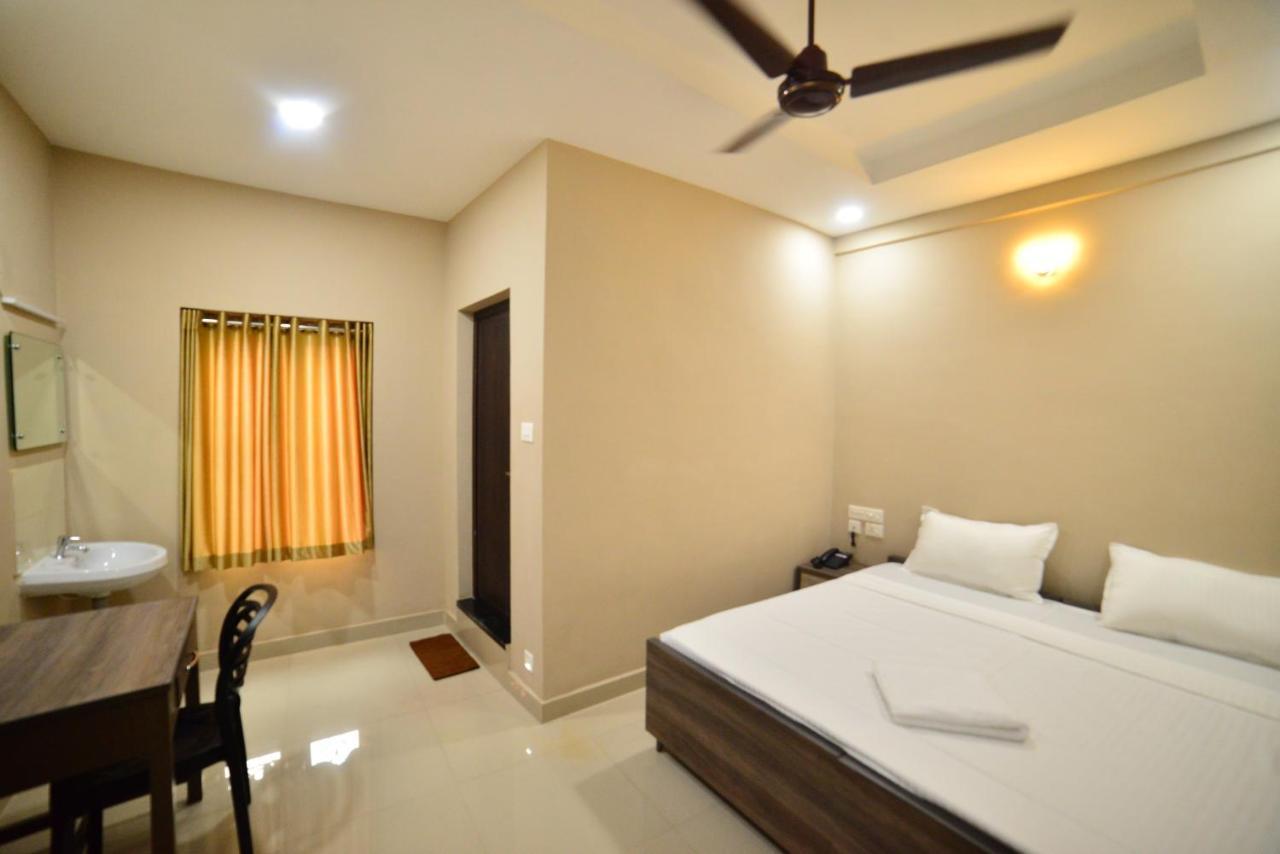 Hotel Priya Kottakkal 외부 사진