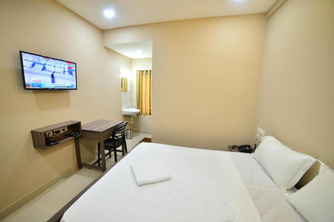 Hotel Priya Kottakkal 외부 사진