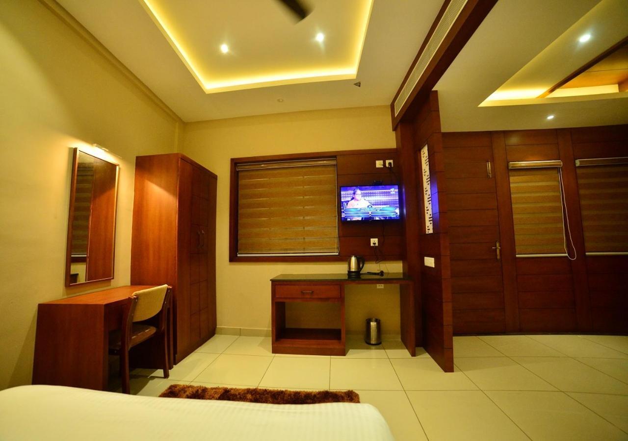 Hotel Priya Kottakkal 외부 사진