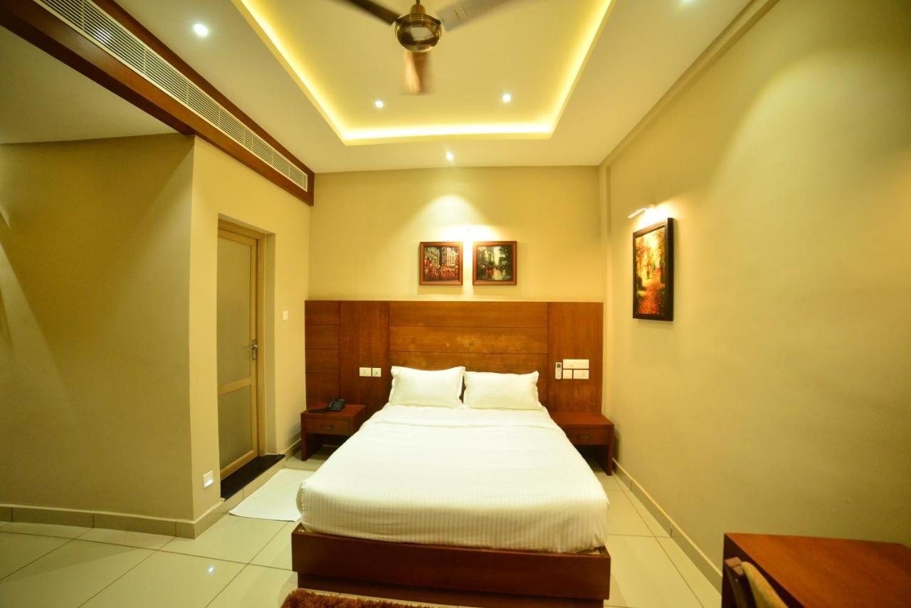 Hotel Priya Kottakkal 외부 사진