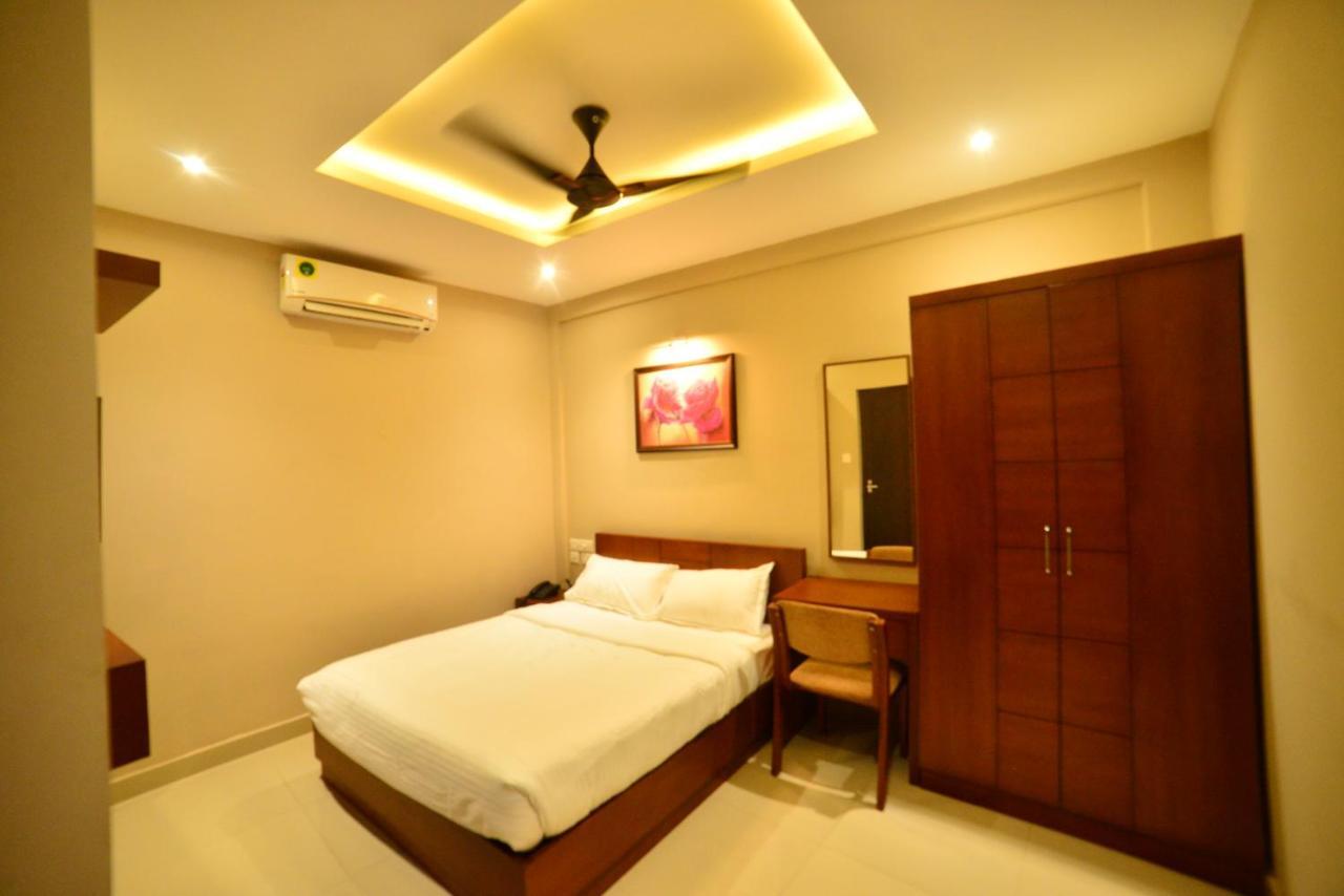 Hotel Priya Kottakkal 외부 사진