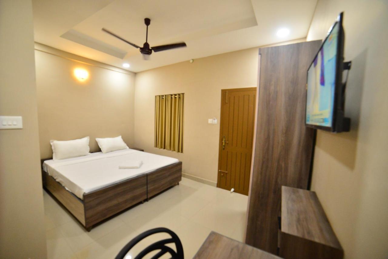 Hotel Priya Kottakkal 외부 사진