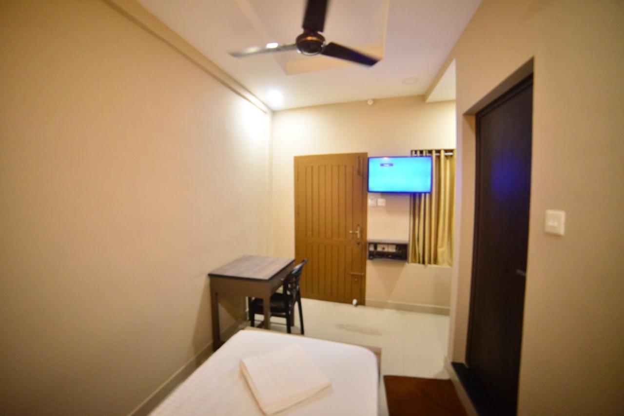 Hotel Priya Kottakkal 외부 사진