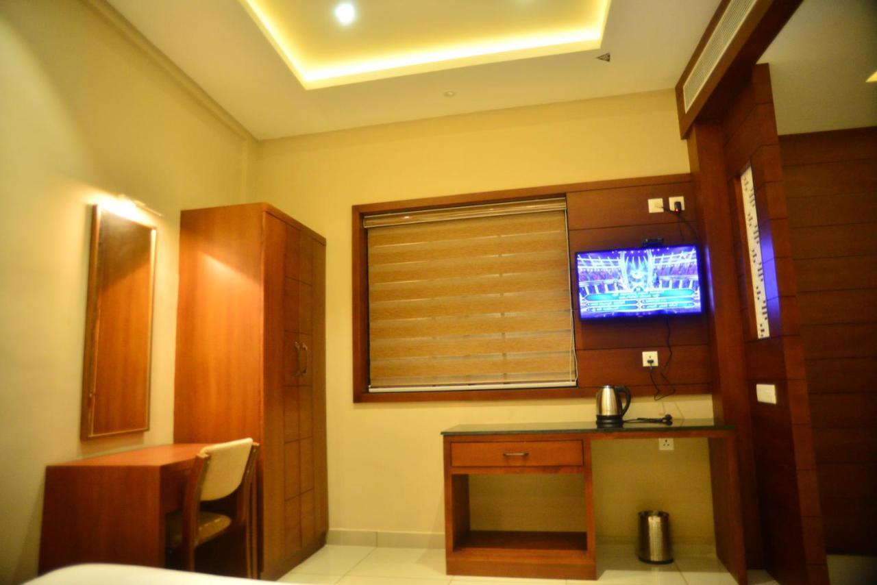 Hotel Priya Kottakkal 외부 사진