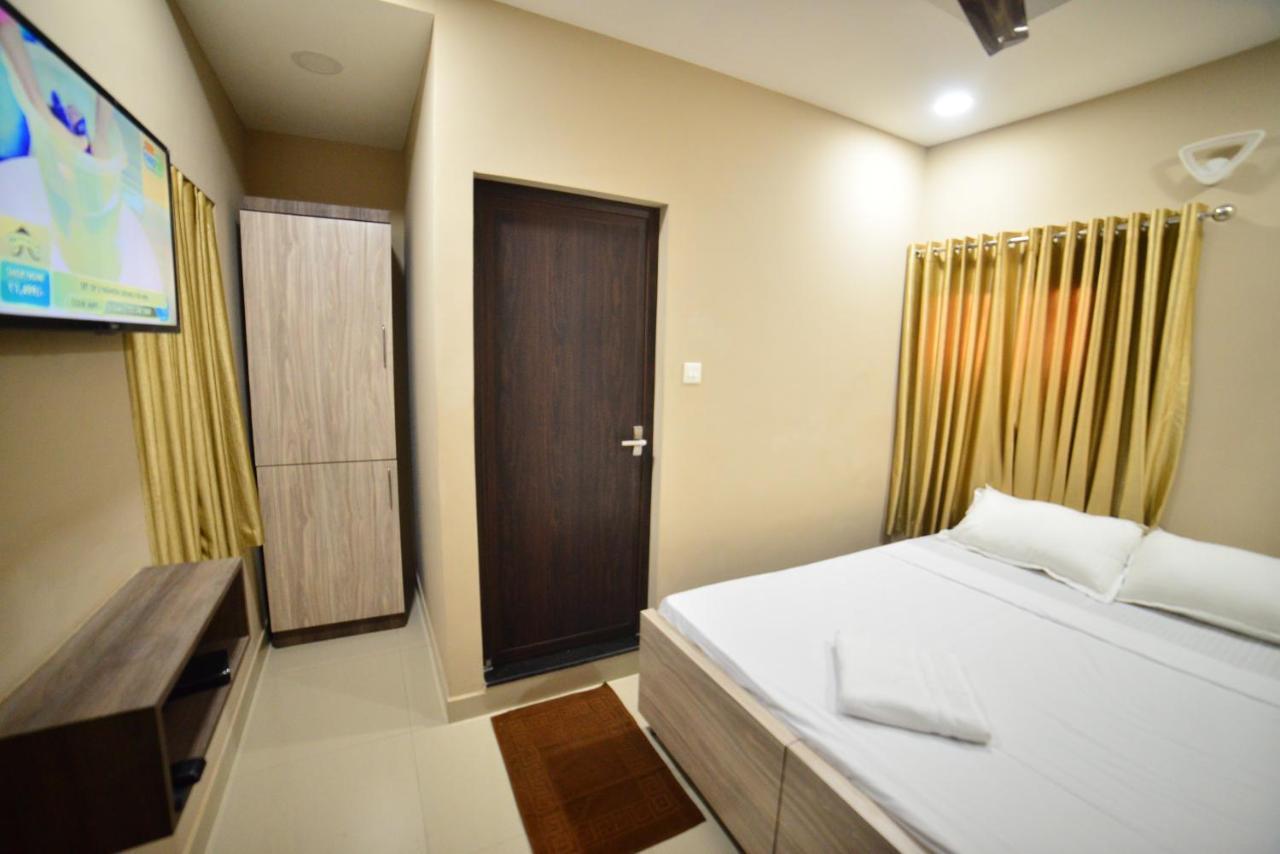 Hotel Priya Kottakkal 외부 사진
