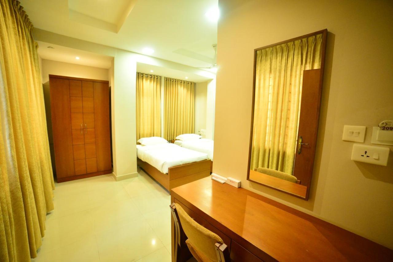 Hotel Priya Kottakkal 외부 사진