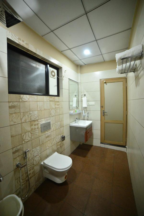 Hotel Priya Kottakkal 외부 사진