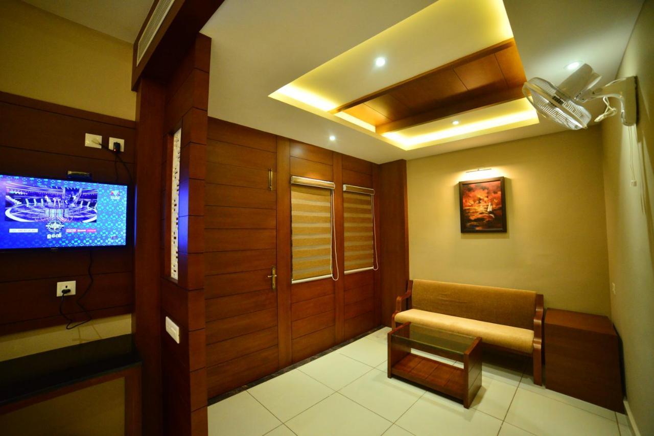 Hotel Priya Kottakkal 외부 사진